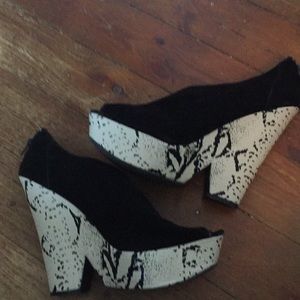 Super cute size 10 shoes